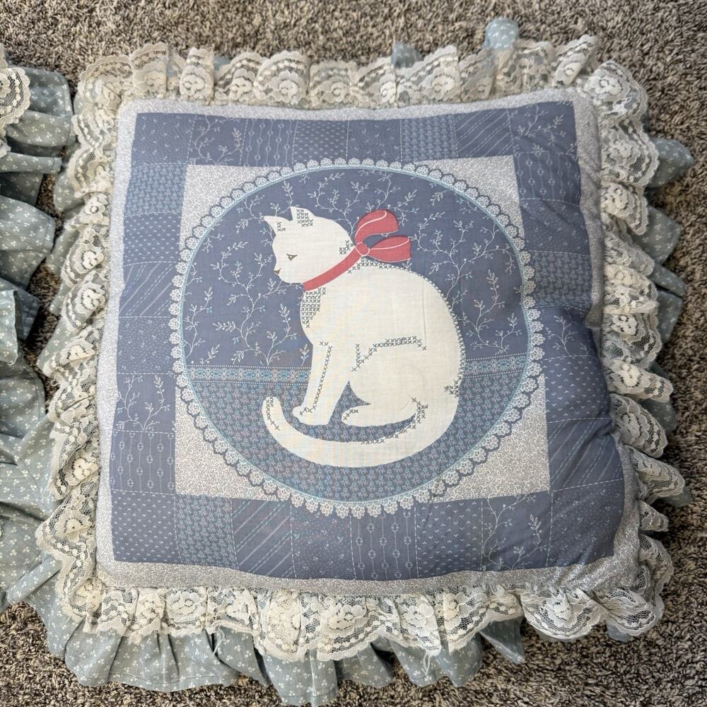 Vintage Set of 2 Cat Pillows w/Lace Country Blue Ruffle Trim Handmade - Picture 3 of 6